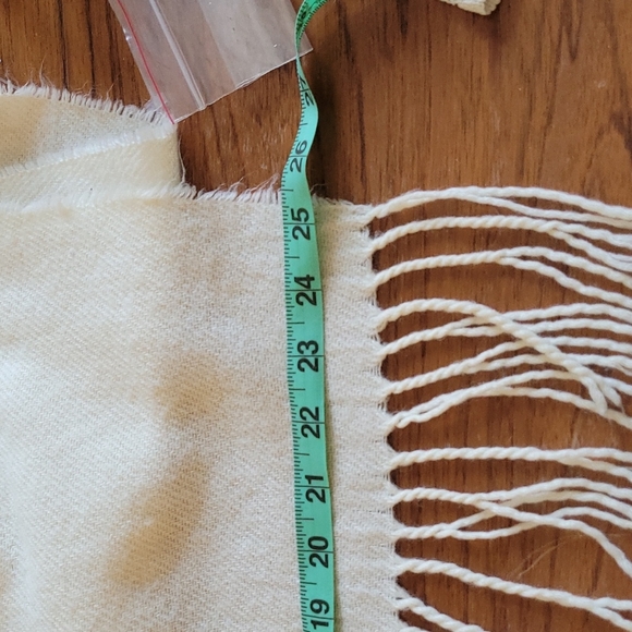 Cream blanket scarf - Picture 3 of 3